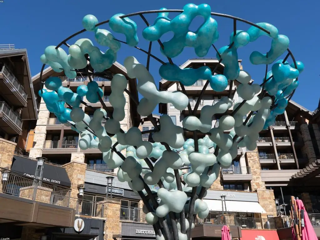 클로드 3, 드디어 이미지 본다! 디자이너를 위한 비전 AI 활용법